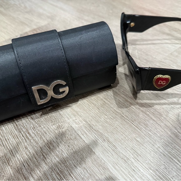 Dolce & Gabbana DG4349 Cat Eye Sunglasses Red Gold Heart Logo - Picture 6 of 7